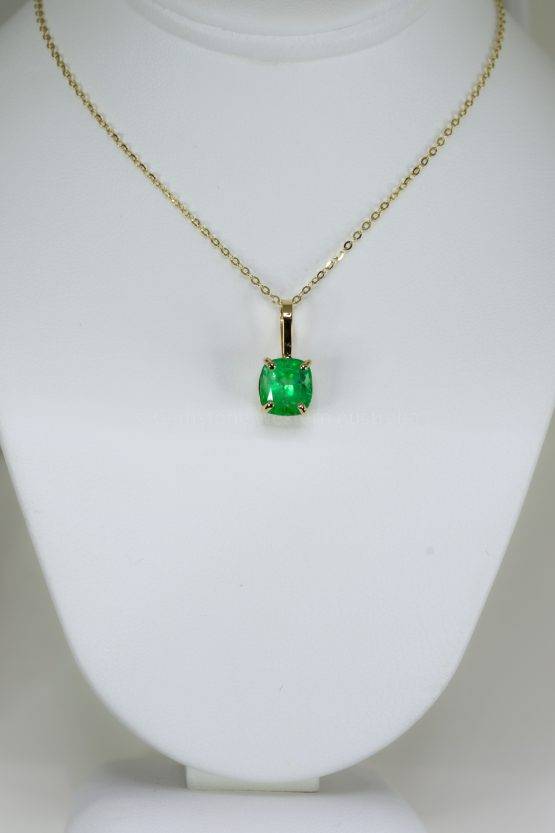 1.95 carats Colombian Emerald Pendant in 18K Gold - 1982610