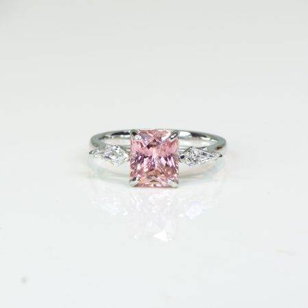 2.5 Carat Padparadscha Sapphire and Kite Diamonds Ring in Pt950 - 1982624