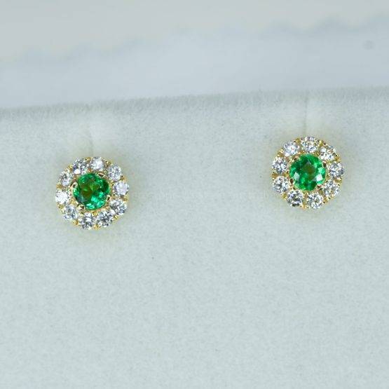 Natural emerald stud earrings in 18K gold | Colombian Emerald Earrings - 1982648