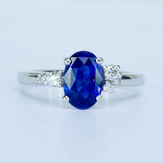 2 carats Natural Sapphire Asymmetrical Ring in Platinum - 1982657