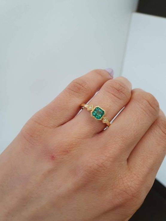 Natural Colombian Emerald 18K Yellow Gold Ring - 1982697