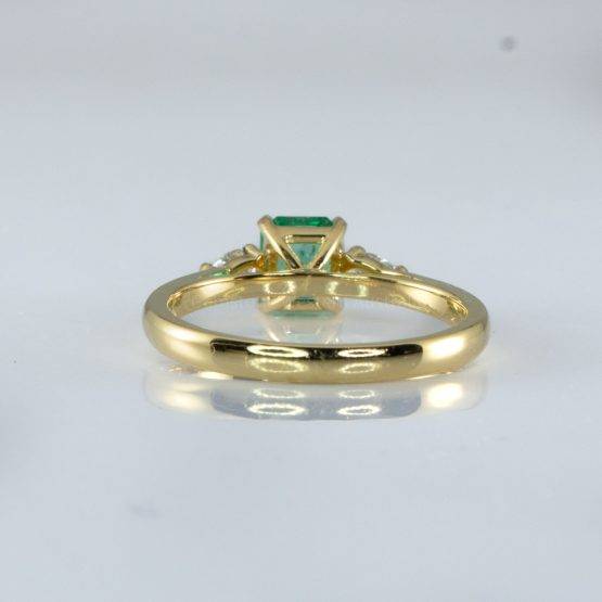 Emerald-Cut Emerald and Diamonds Ring in 18K Gold - 1982700-2Emerald-Cut Emerald and Diamonds Ring in 18K Gold - 1982700-3