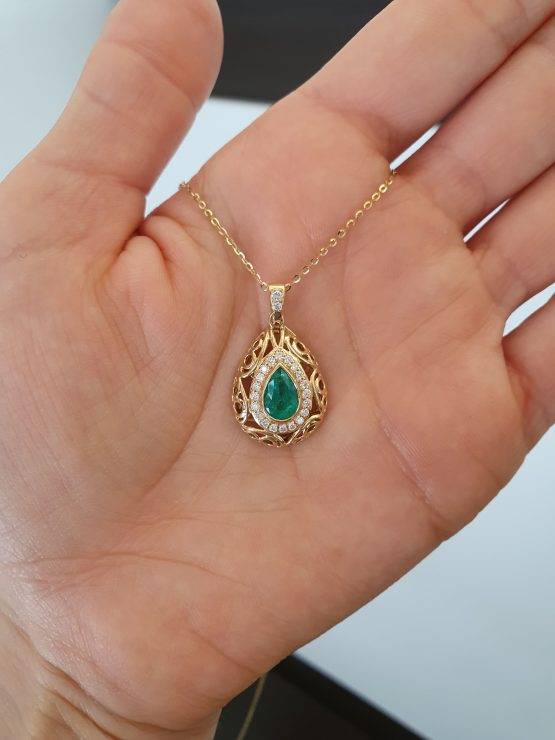 Teardrop Emerald Pendant Necklace in 18K Gold | Pear Cut Colombian Emerald - 1982716-3