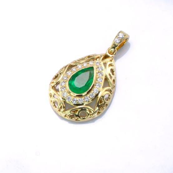 Teardrop Emerald Pendant Necklace in 18K Gold | Pear Cut Colombian Emerald - 1982716