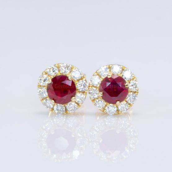 0.84 Carat Natural Ruby Stud Earrings in 18K Yellow Gold - 1982718