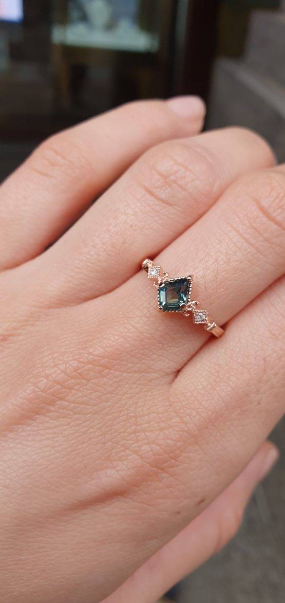 0.81ct Kite-Cut Teal Sapphire Ring in Art Deco 18K Rose Gold - 1982767