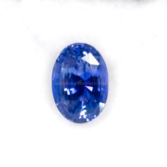 FRONT VIEW OF 3.05 CT NATURAL UNHEATED BLUE SAPPHIRE - OVAL CUT