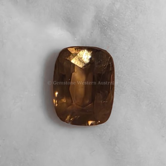 FRONT VIEW OF 3.17 CT NATURAL ALEXANDRITE - RECTANGULAR CUSHION CUT WARM LIGHT