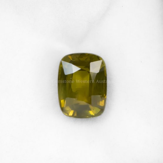 FRONT VIEW OF 3.17 CT NATURAL ALEXANDRITE - RECTANGULAR CUSHION CUT WHITE LIGHT