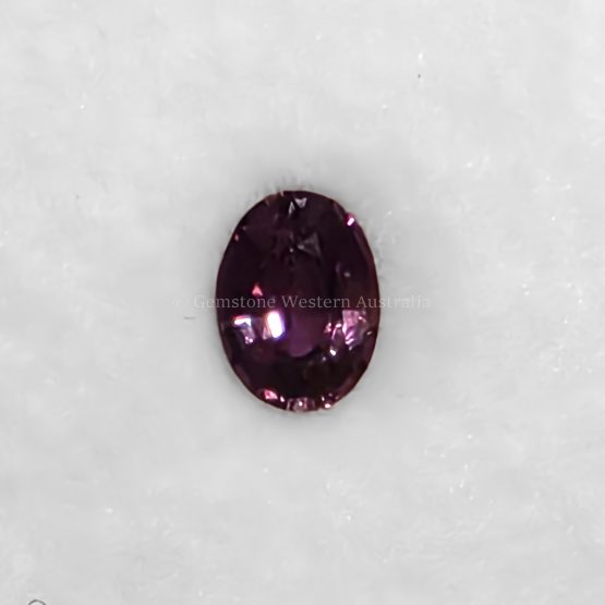 FRONT VIEW OF 0.63 CT NATURAL ALEXANDRITE - OVAL CUT WARM LIGHT