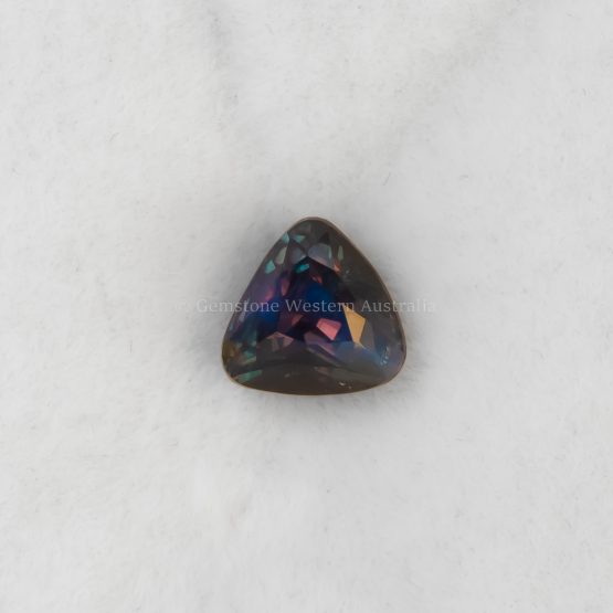 FRONT VIEW OF 1.03 CT NATURAL ALEXANDRITE - TRIANGULAR CUSHION MIXED LIGHT
