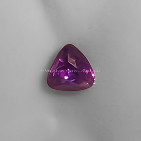 FRONT VIEW OF 1.03 CT NATURAL ALEXANDRITE - TRIANGULAR CUSHION WARM LIGHT