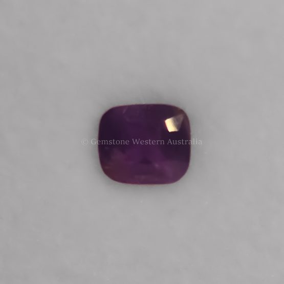 FRONT VIEW OF 0.45 CT NATURAL ALEXANDRITE - RECTANGULAR CUSHION CUT