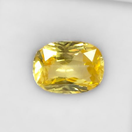 FRONT VIEW OF 3.02 CT NATURAL UNHEATED YELLOW SAPPHIRE - NEARLY OVAL CUT