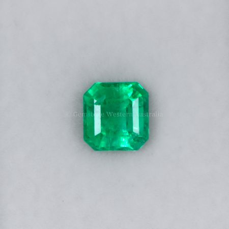 FRONT VIEW OF 0.92 CT NATURAL COLOMBIAN EMERALD - EMERALD CUT