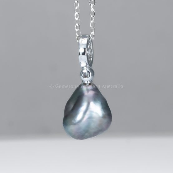 front view of Baroque Tahitian pearl pendant - 1982865