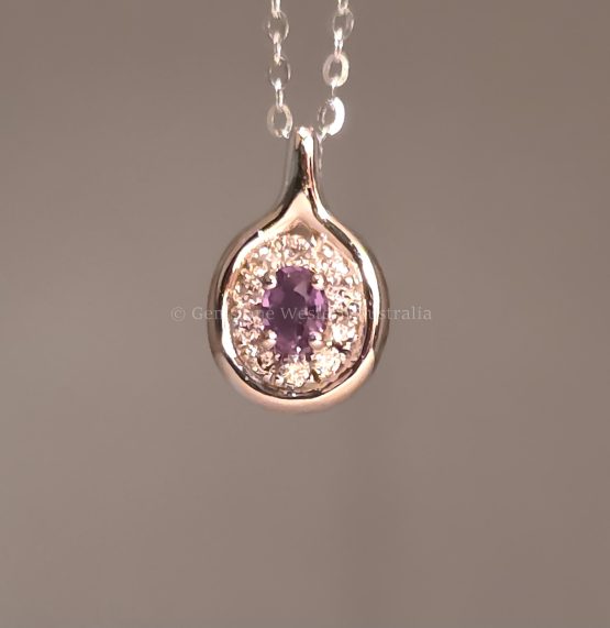 view on incandescent light of Alexandrite and diamond pendant - 1982868
