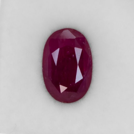 FRONT VIEW OF 3.07 CT NATURAL UNHEATED RUBY - OVAL CUT