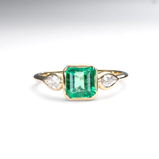 front view Colombian Emerald Engagement Ring in 18K Yellow Gold with Pear Shape Diamonds - 1982871