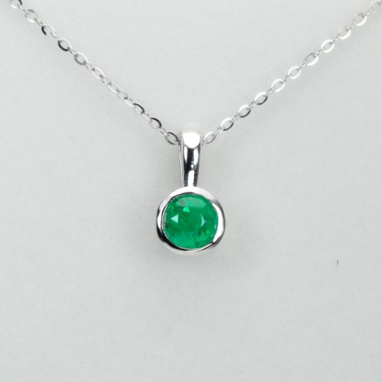 front view of Colombian Emerald Pendant in Platinum 950 – 0.60ct Round Cut - 1982873