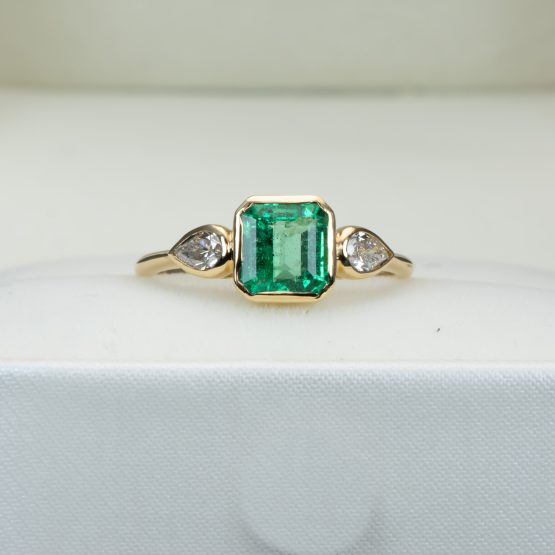 second front view Colombian Emerald Engagement Ring in 18K Yellow Gold with Pear Shape Diamonds - 1982871