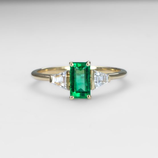 second front view of Elongated Emerald Cut Ring with Colombian Emerald and Trapezoid Diamonds in 18K Yellow Gold - 1982884